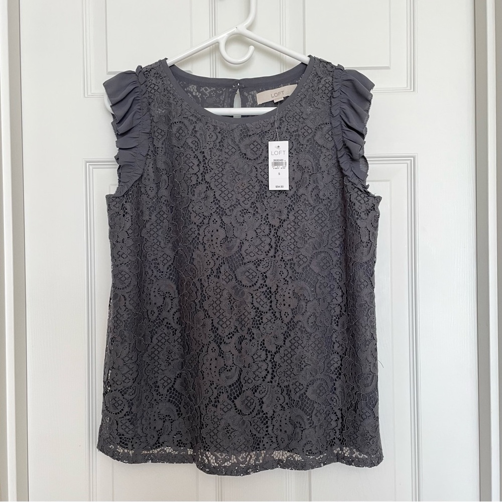 LOFT Gray Floral Ruffle Cap-Sleeve Lace Blouse – Size S